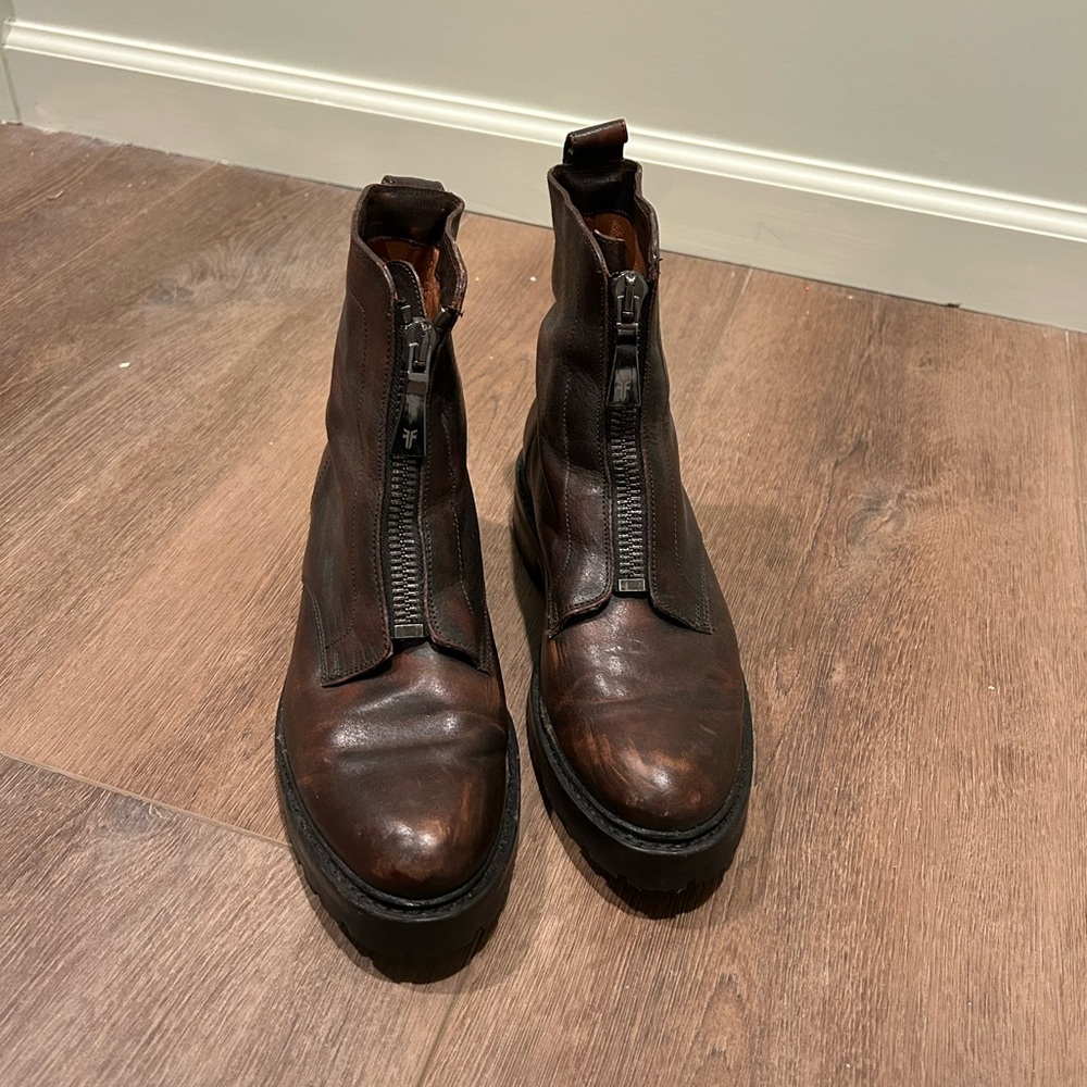 Frye- women’s Julie Front Zip Combat Boots